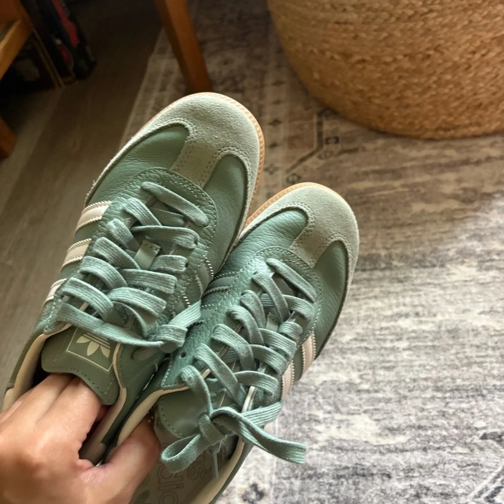 Adidas green sambas size 6.5 - Picture 7 of 7